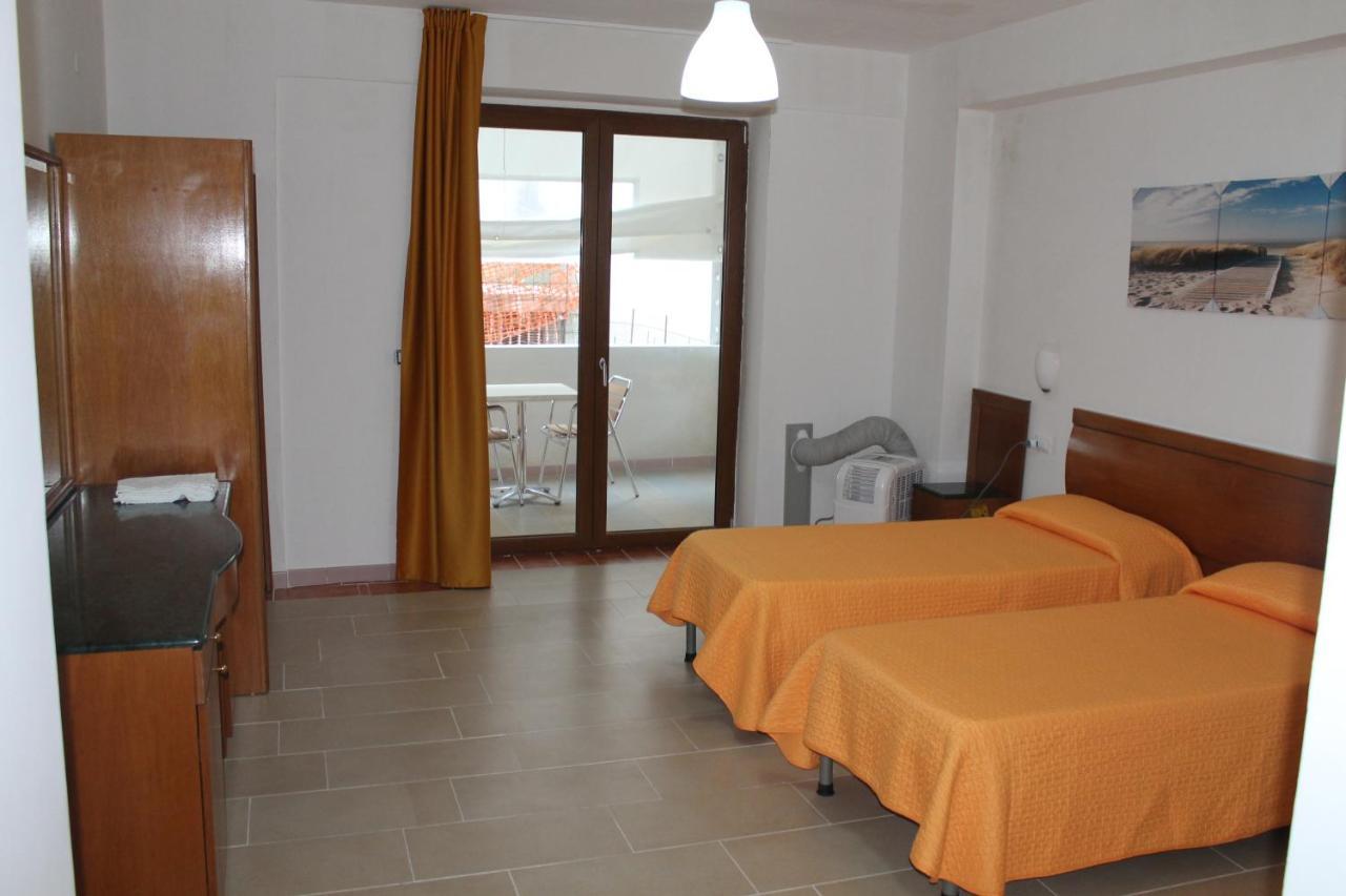 B&B Palazzo Manfredi Vieste, Fronte Mare Con Parcheggio Luaran gambar