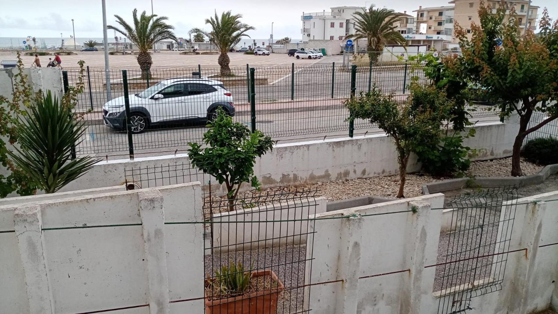 B&B Palazzo Manfredi Vieste, Fronte Mare Con Parcheggio Luaran gambar