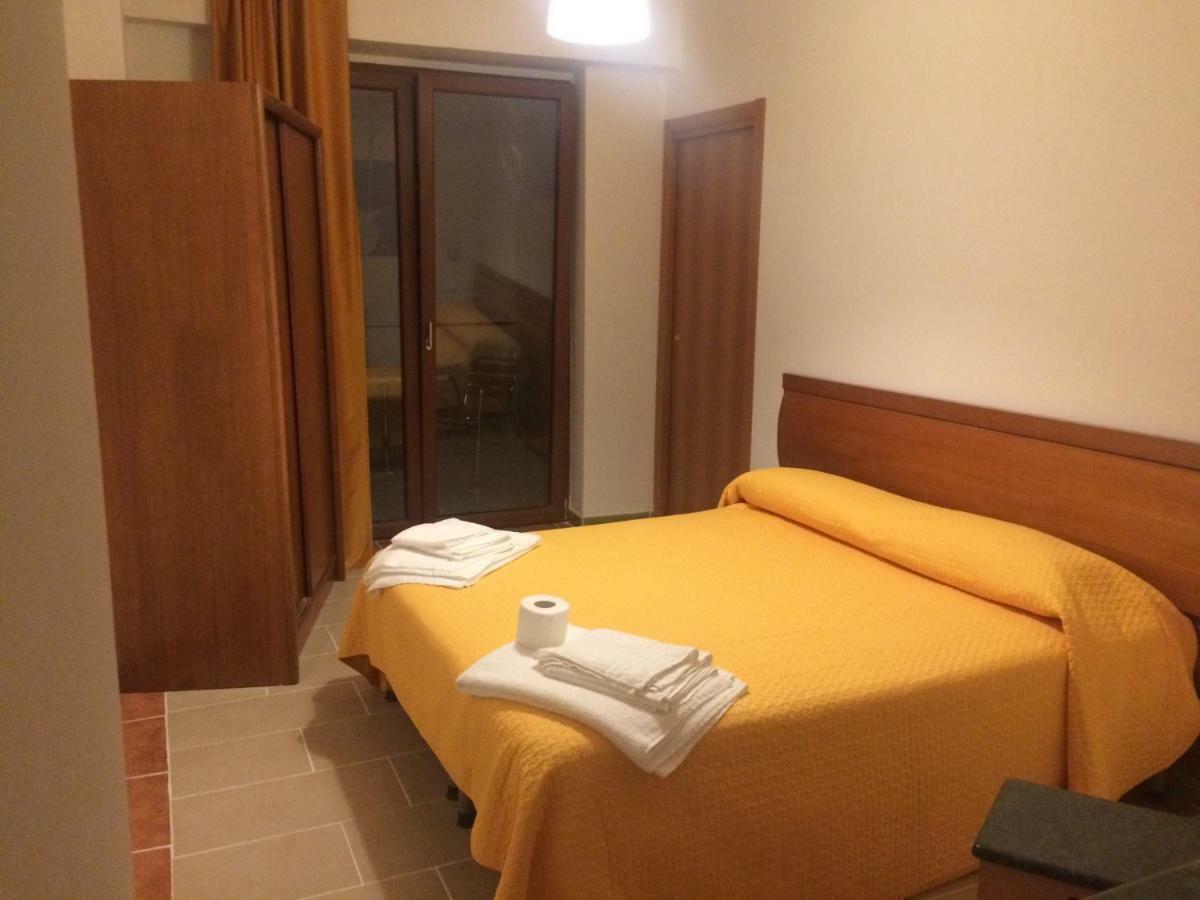 B&B Palazzo Manfredi Vieste, Fronte Mare Con Parcheggio Luaran gambar