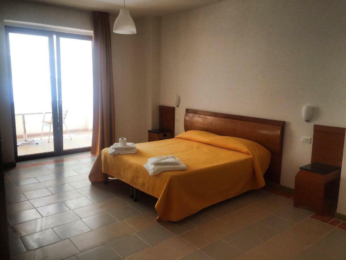 B&B Palazzo Manfredi Vieste, Fronte Mare Con Parcheggio Luaran gambar