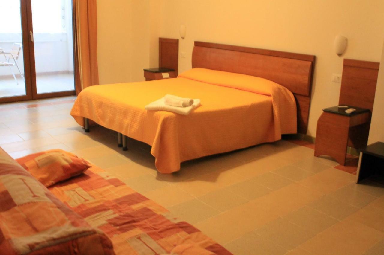 B&B Palazzo Manfredi Vieste, Fronte Mare Con Parcheggio Luaran gambar