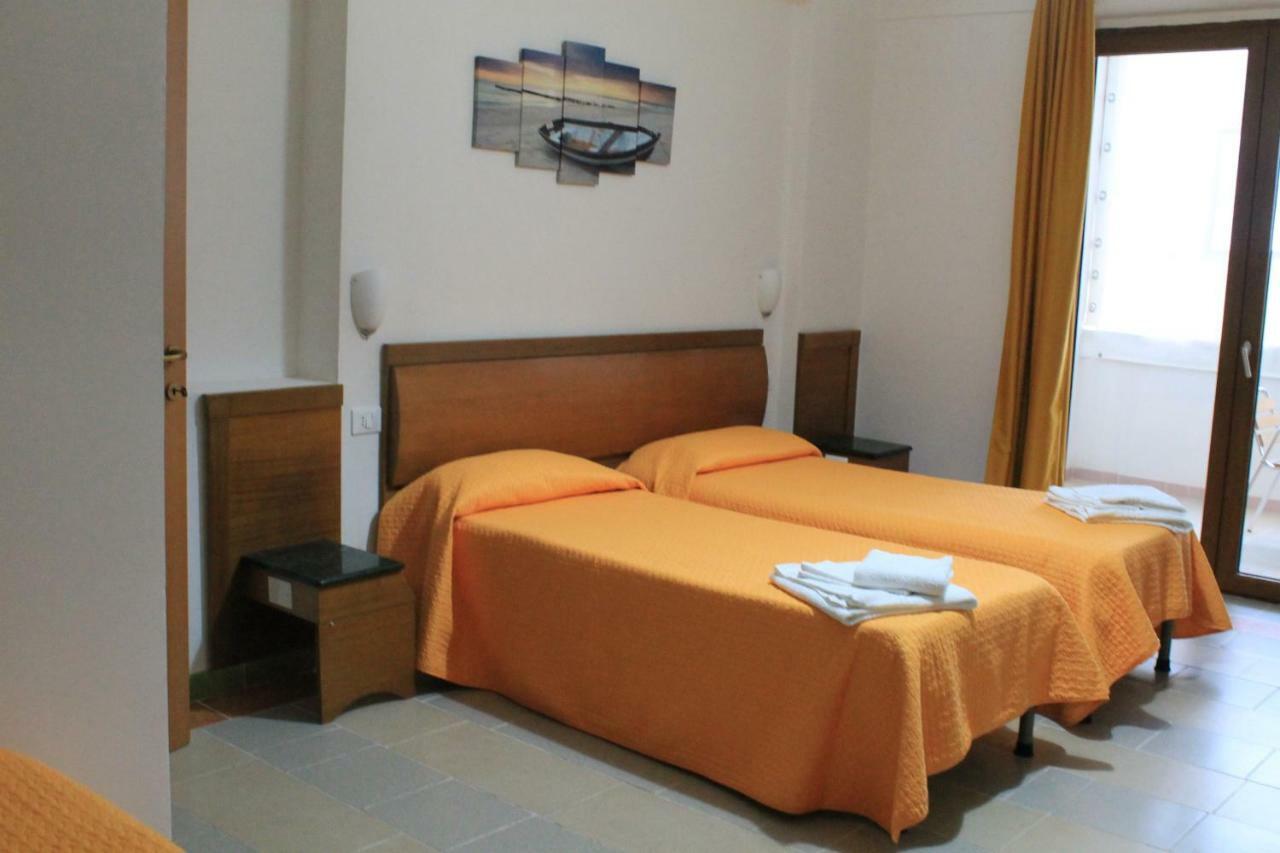 B&B Palazzo Manfredi Vieste, Fronte Mare Con Parcheggio Luaran gambar