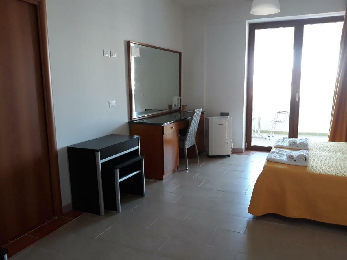 B&B Palazzo Manfredi Vieste, Fronte Mare Con Parcheggio Luaran gambar